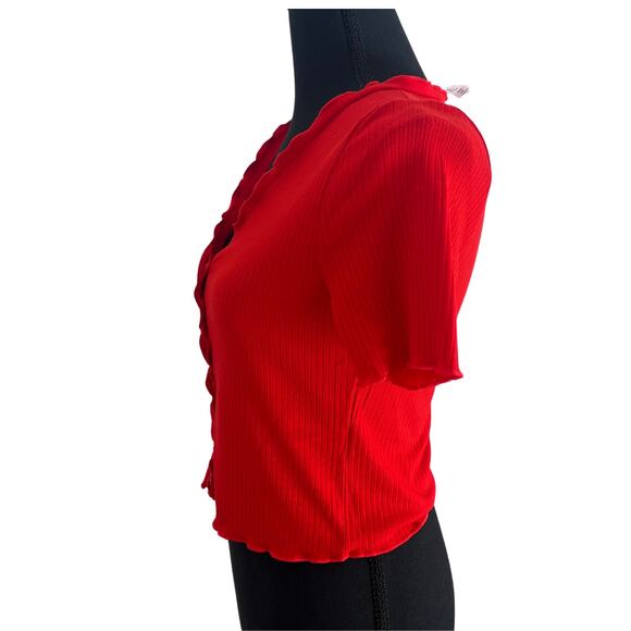 NWOT H&M Red Ribbed Ruffle Trim Short Sleeve Cropped Button Down Blouse Top S - Picture 3 of 8